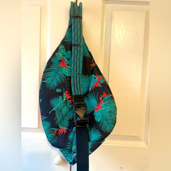 ❗️GENTLY USED❗️✨KAVU CROSSBODY BAG✨ - Picture 3 of 3